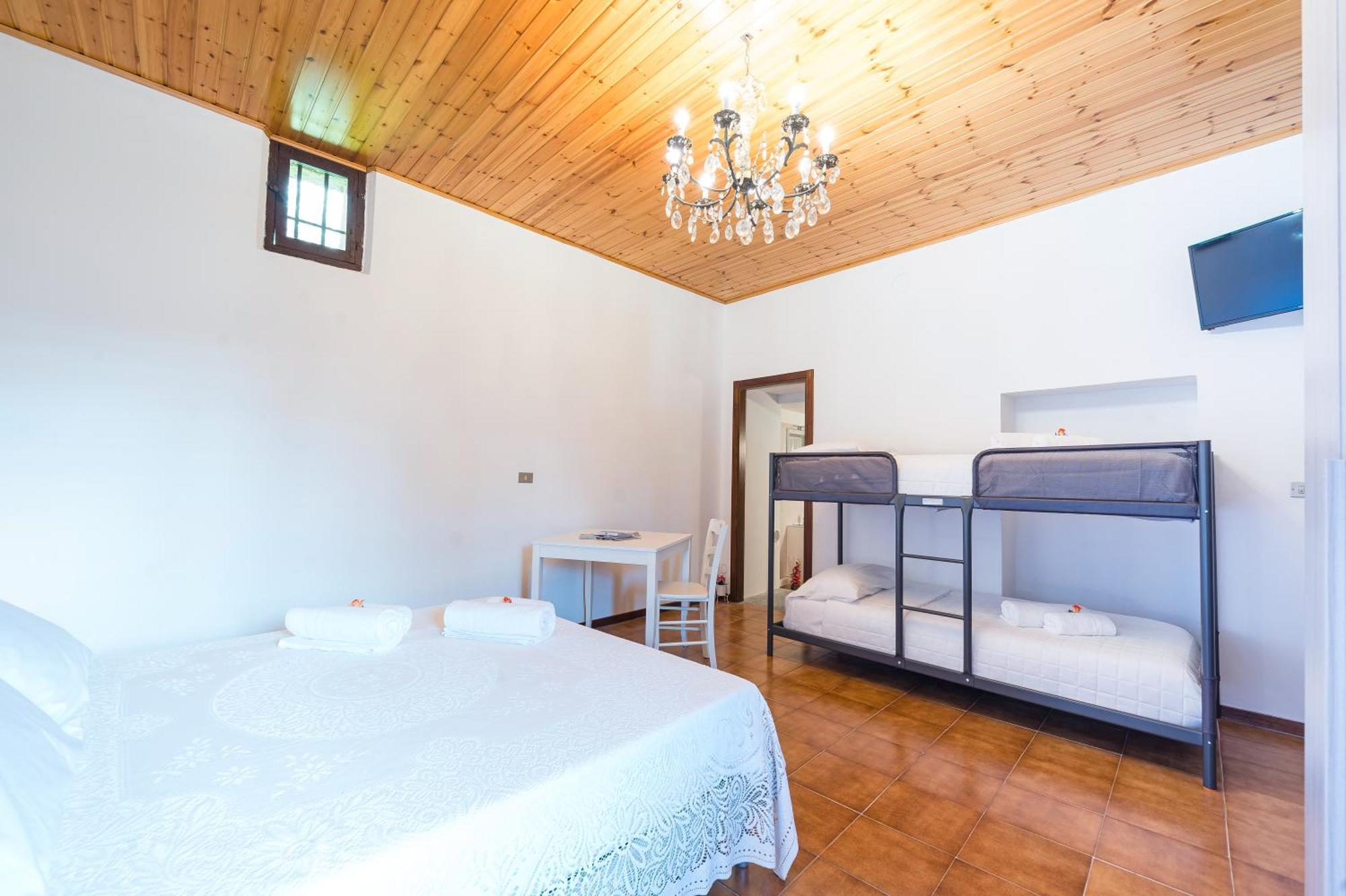 B&B La Corte And Home Restaurant - Free Parking - 10 Minutes To The Lake And Centre Комо Экстерьер фото