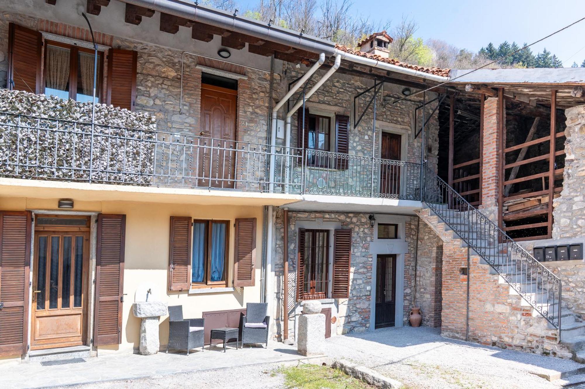 B&B La Corte And Home Restaurant - Free Parking - 10 Minutes To The Lake And Centre Комо Экстерьер фото