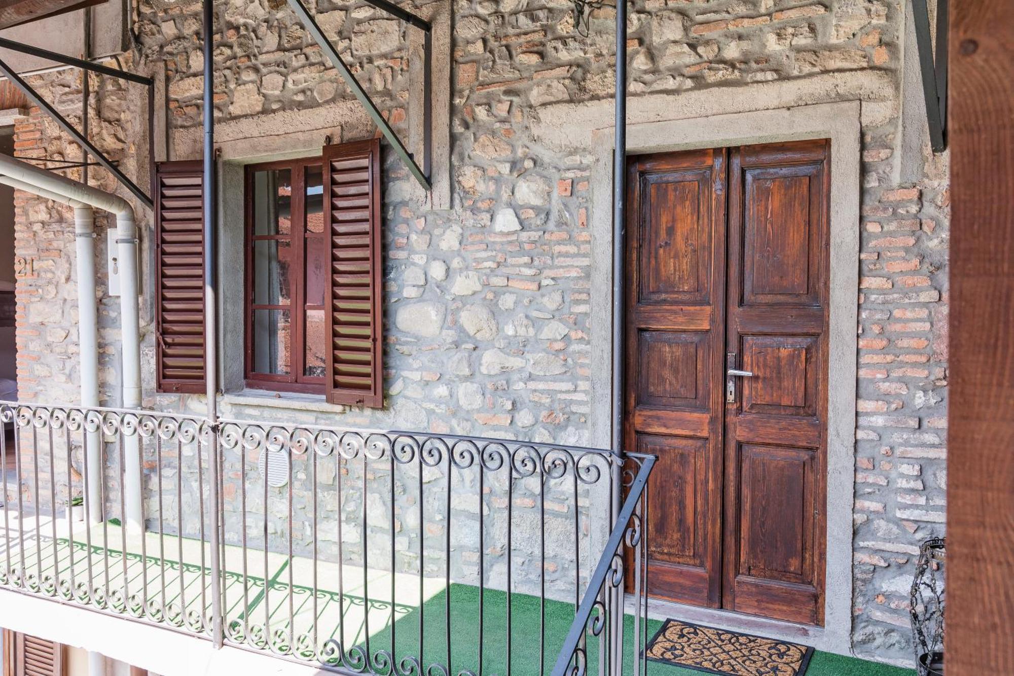 B&B La Corte And Home Restaurant - Free Parking - 10 Minutes To The Lake And Centre Комо Экстерьер фото