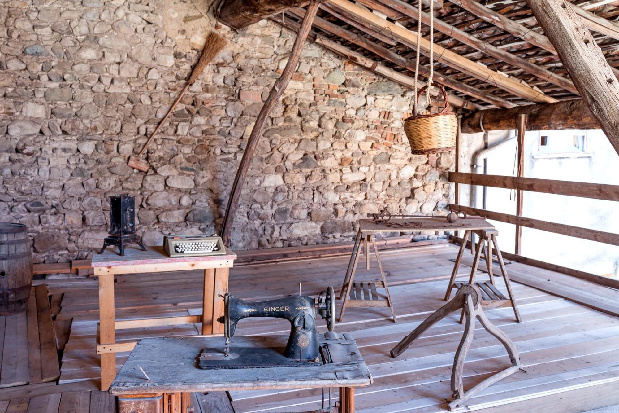 B&B La Corte And Home Restaurant - Free Parking - 10 Minutes To The Lake And Centre Комо Экстерьер фото