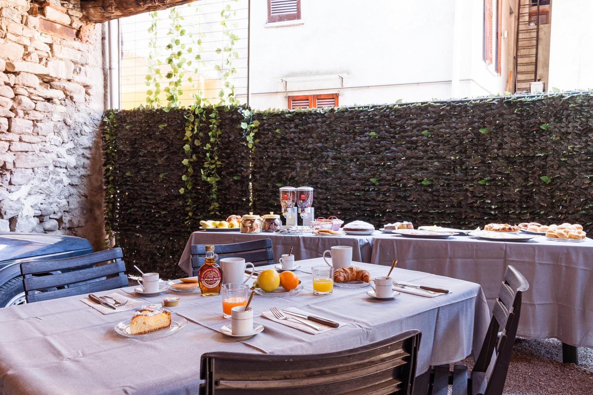 B&B La Corte And Home Restaurant - Free Parking - 10 Minutes To The Lake And Centre Tavernerio Экстерьер фото