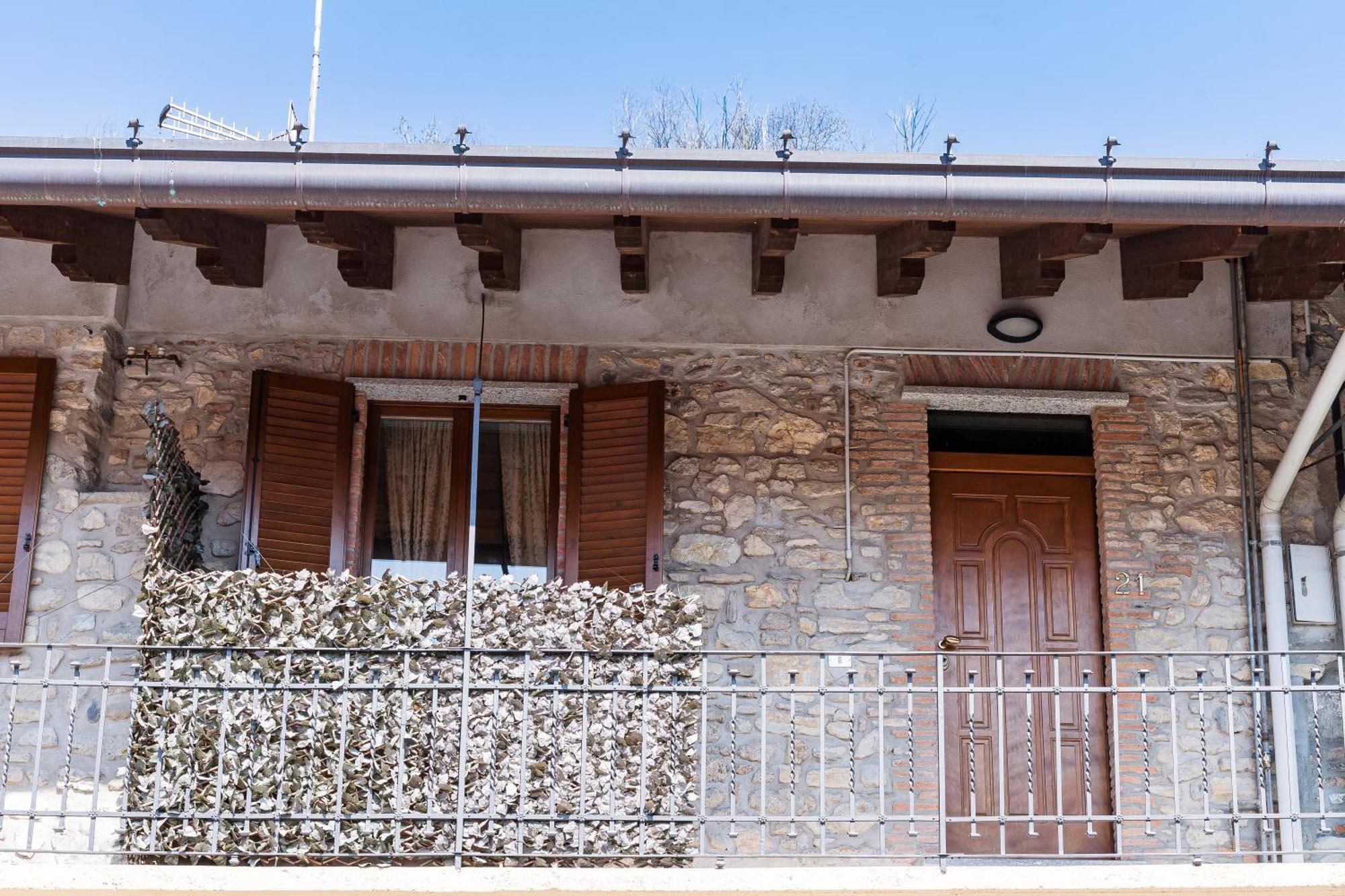 B&B La Corte And Home Restaurant - Free Parking - 10 Minutes To The Lake And Centre Комо Экстерьер фото