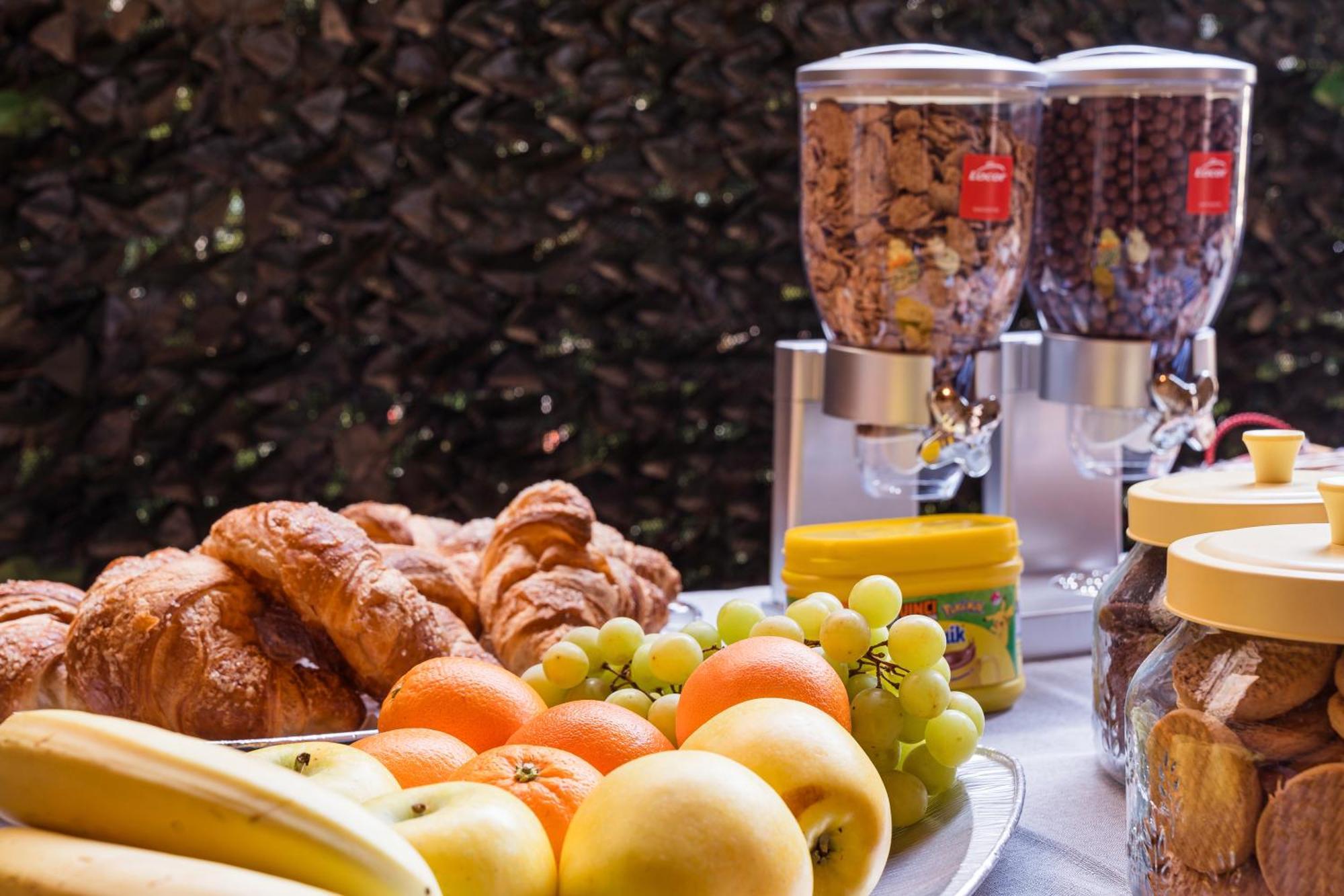 B&B La Corte And Home Restaurant - Free Parking - 10 Minutes To The Lake And Centre Tavernerio Экстерьер фото