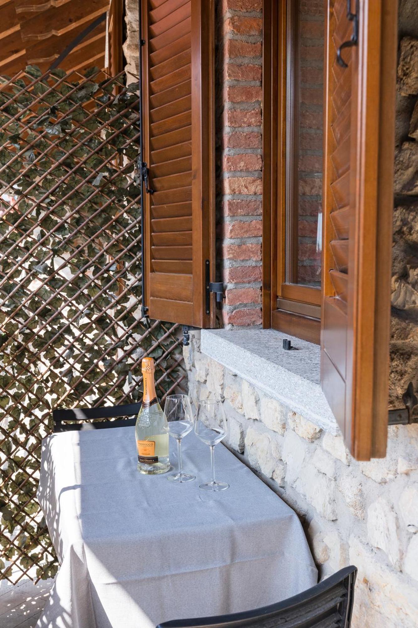 B&B La Corte And Home Restaurant - Free Parking - 10 Minutes To The Lake And Centre Tavernerio Экстерьер фото