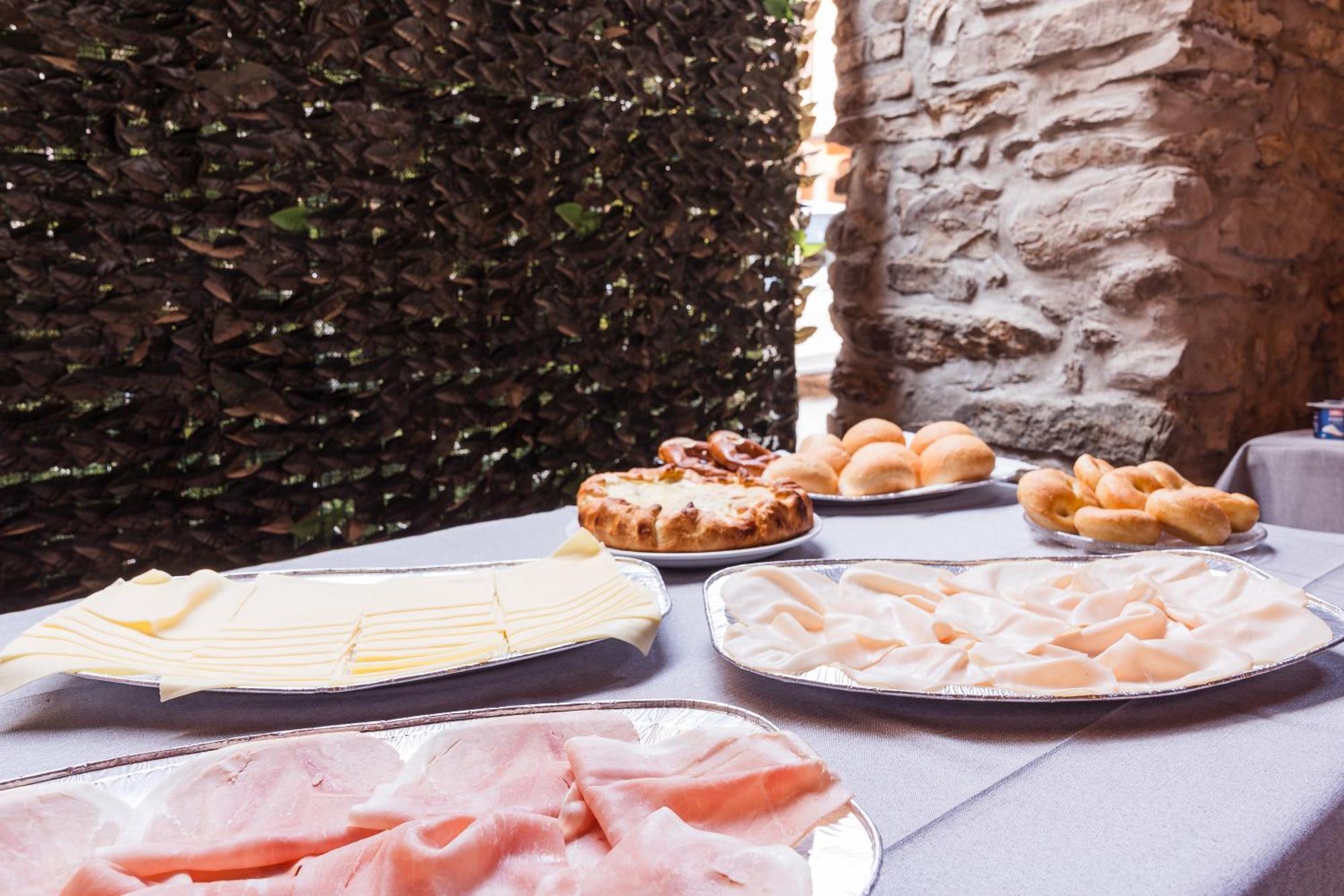 B&B La Corte And Home Restaurant - Free Parking - 10 Minutes To The Lake And Centre Комо Экстерьер фото