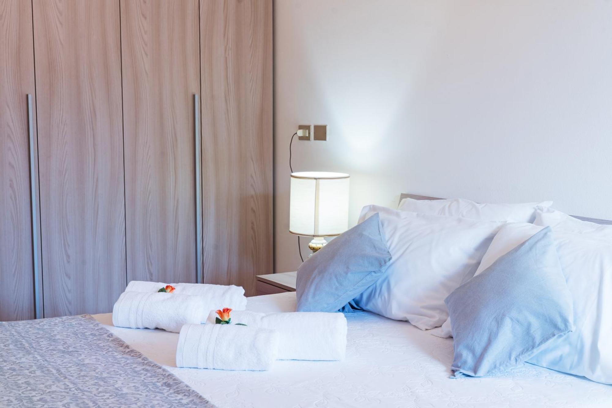 B&B La Corte And Home Restaurant - Free Parking - 10 Minutes To The Lake And Centre Комо Экстерьер фото