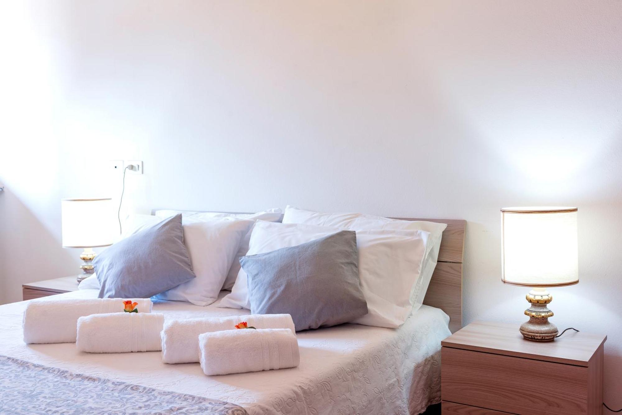 B&B La Corte And Home Restaurant - Free Parking - 10 Minutes To The Lake And Centre Комо Экстерьер фото