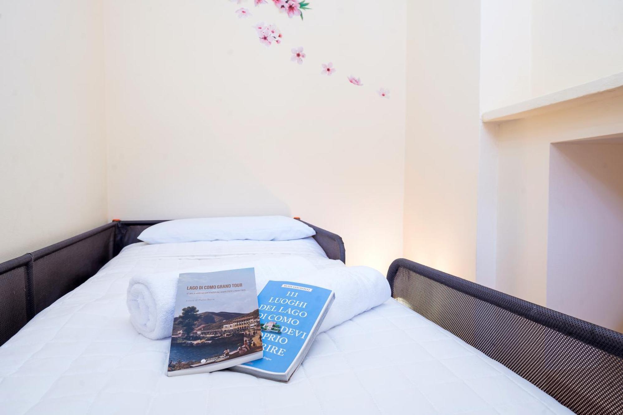 B&B La Corte And Home Restaurant - Free Parking - 10 Minutes To The Lake And Centre Комо Экстерьер фото